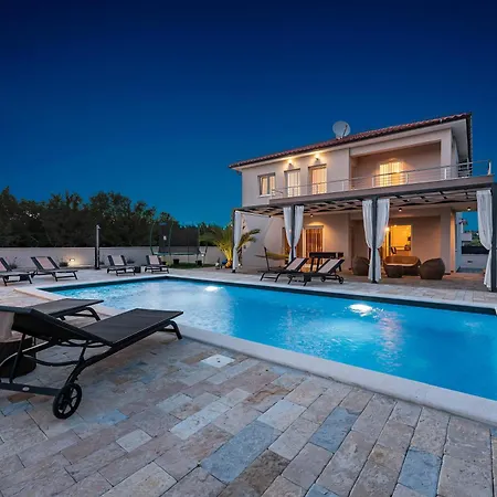 Magdalena Villa