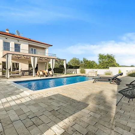 Magdalena Villa