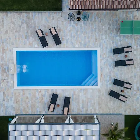 Magdalena Villa *