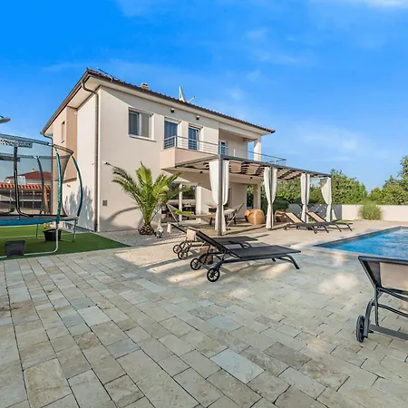 Magdalena Villa