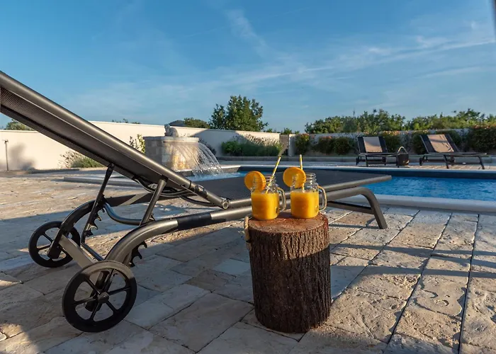 Magdalena Вилла *