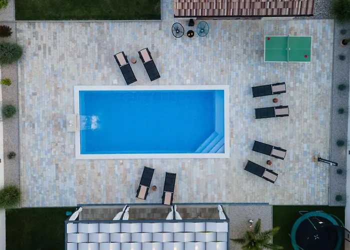 Magdalena Вилла *